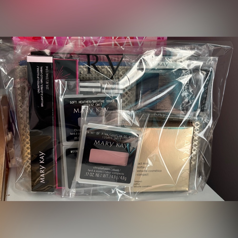 Mary Kay Gold Set